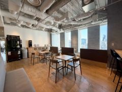 挽きたて珈琲がお楽しみ頂けるカフェスペース 13階ラウンジ