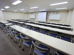 第2会議室(1〜54名)　スクール形式　