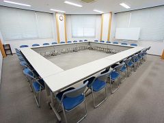 第4会議室　ロの字形式　30名